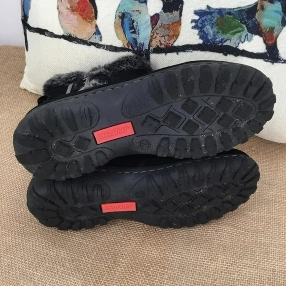 Khombu Women’s Lindsey Suede Ankle Boots - Picture 9 of 10